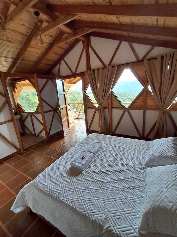 8 slaapkamers, een strijkplank/strijkijzer, wifi, beddengoed