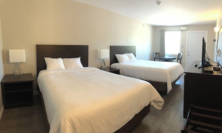 Escritorio, espacio para trabajar con laptop y wifi gratis . Kow's Inn