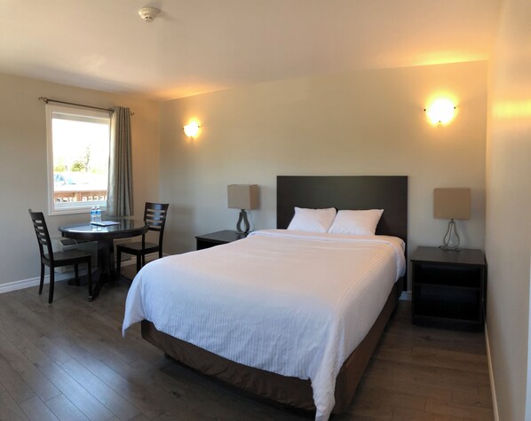 Deluxe Double Room, Partial Lake View