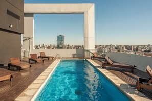 Sesongbasert utendørsbasseng