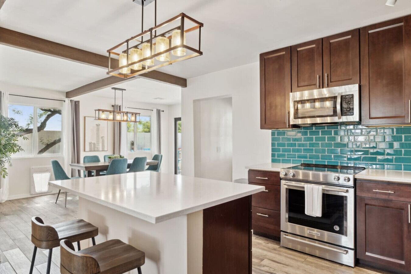 Refrigerador, microondas, horno y parrilla de estufa 