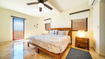 Condo Deluxe, vista a la playa | Caja de seguridad en la habitación y wifi gratis