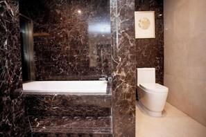 Bathroom - Tangshan Magnolia Business Hotel (Convention Center University Road) (Tangshan)