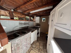 Micro-ondes, four, plaque de cuisson, lave-vaisselle
