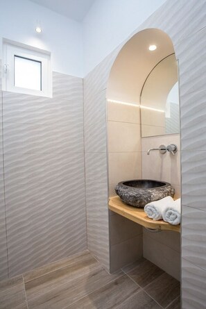 Bathroom - Muses Hotel (Rhodes)