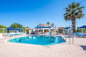 Outdoor pool - Muses Hotel (Rhodes)