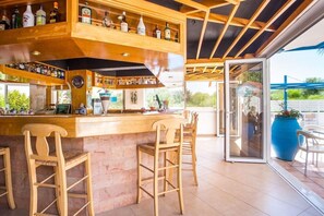 Bar (on property) - Muses Hotel (Rhodes)