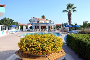 Outdoor pool - Muses Hotel (Rhodes)