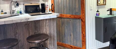 Fridge, microwave, oven, coffee/tea maker