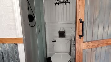 Bruser, hårtørrer, håndklæder, Sæbe