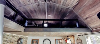 Cozy cabin with AC and WiFi in amazing Black Hills of South Dakato