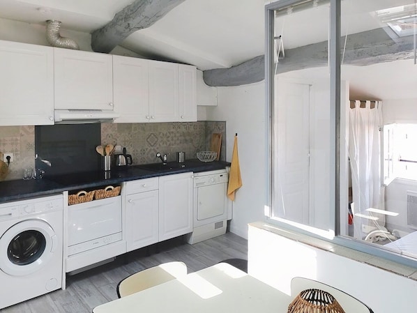 Kühlschrank, Herdplatte, Geschirrspüler