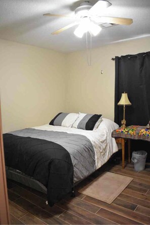 4 chambres, fer et planche à repasser, Wi-Fi, draps fournis