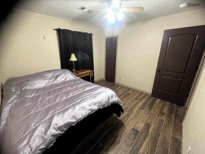 4 chambres, fer et planche à repasser, Wi-Fi, draps fournis