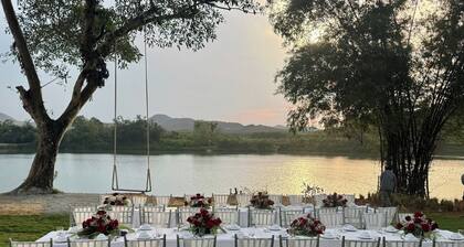 V Riverside Retreat