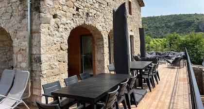 SOUTH ARDECHE Large house sleeps 22 near river in the middle of vineyards