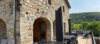 SOUTH ARDECHE Large house sleeps 22 near river in the middle of vineyards