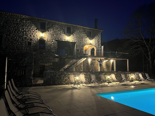 SOUTH ARDECHE Large house sleeps 22 with heated pool near river