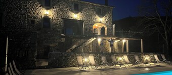 SOUTH ARDECHE Large house sleeps 22 with heated pool near river
