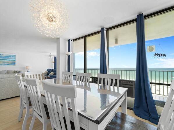 Apartment, Mehrere Betten (Windward 408 at Edgewater) | Speisen