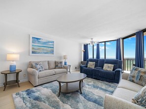 Apartment, Mehrere Betten (Windward 408 at Edgewater) | Wohnbereich