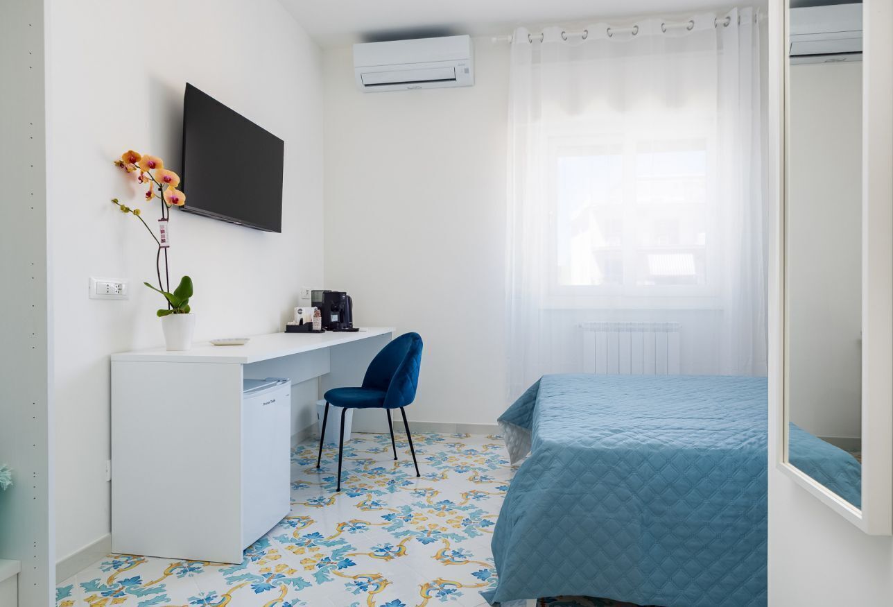 1 soverom, skrivebord, wi-fi (inkludert) og sengetøy