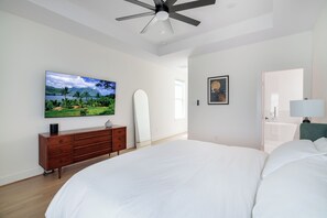 4 bedrooms, desk, iron/ironing board, travel crib