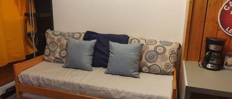 Fer et planche à repasser, lit parapluie, Wi-Fi