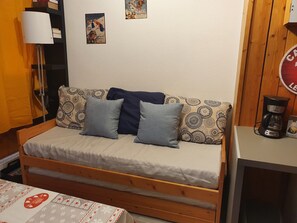 Iron/ironing board, travel crib, WiFi