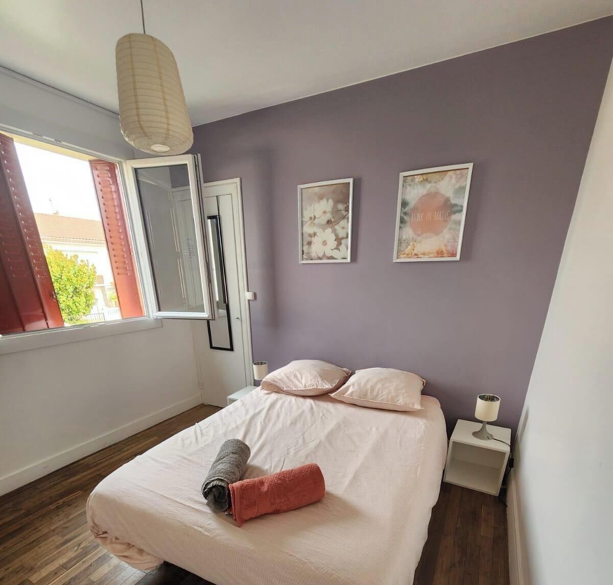 2 slaapkamers, een strijkplank/strijkijzer, reisbedje, wifi
