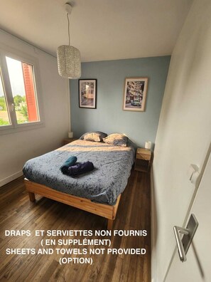 2 slaapkamers, een strijkplank/strijkijzer, reisbedje, wifi