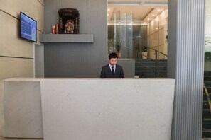 Lobby - Home Inn Plus (Wuhan Chuhe Hanjie Metro Station Branch) (Wuhan)