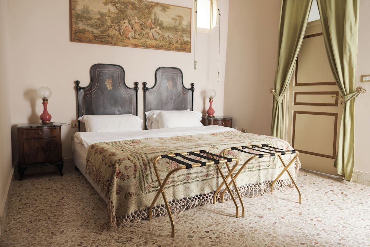 Junior Double or Twin Room, Courtyard View | Blackout drapes, free WiFi, bed sheets