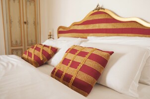 Cortinas blackout, wifi gratis y ropa de cama 