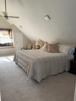 3 bedrooms, desk, iron/ironing board, free WiFi