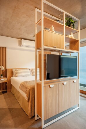 Studio Comfort, balkon, pemandangan kota | Setrika/meja setrika, Wi-Fi gratis, dan seprai linen