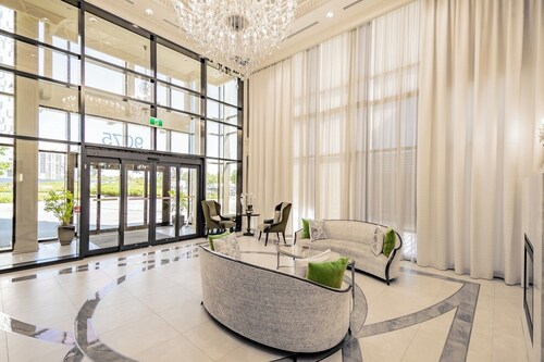 5min walk to Vaughan mill’s mall and many restaurants.5 min drive to wanderland.