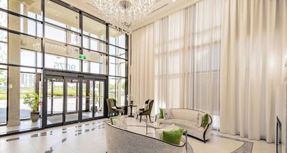 5min walk to Vaughan mill’s mall and many restaurants.5 min drive to wanderland.