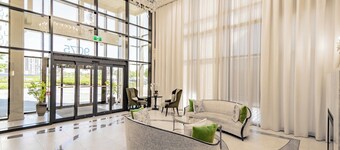 5min walk to Vaughan mill’s mall and many restaurants.5 min drive to wanderland.