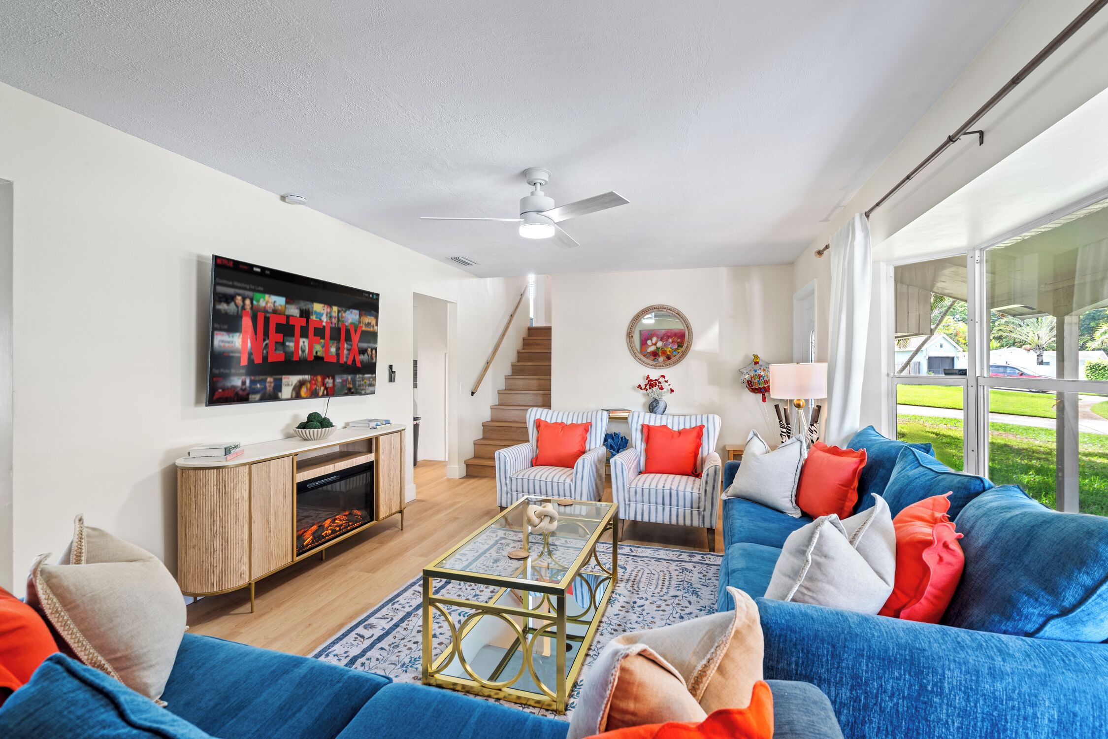 Smart-TV, peis og bøker