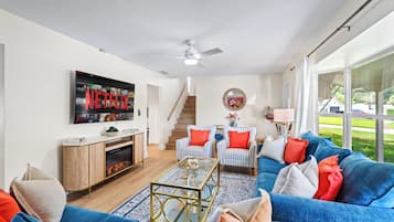 Smart-TV, peis og bøker