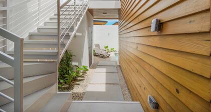 Playa del Coco Pool Home—Walk to Beach & Strip