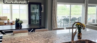 Luxurious Lakefront Escape – Premier EAA Rental with Breathtaking Views