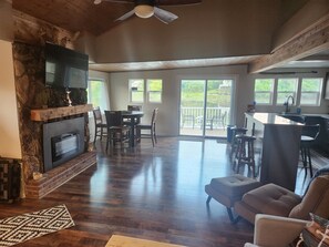Smart TV, fireplace