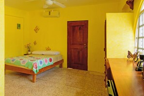 1 bedroom, iron/ironing board, WiFi, bed sheets - Casa Azcorra Mariposa - Cozy Studio center of enchanting Puerto Morelos AC, WiFi (Puerto Morelos)