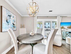 Condo, varias camas (Beachside Villas 214) | Interior