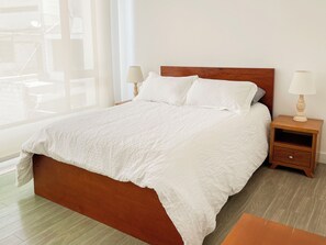 2 bedrooms, iron/ironing board, WiFi, bed sheets