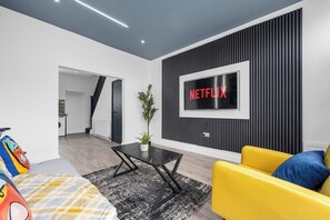 Interior - The Gallery House - Modern 2BR Stay - Sleeps 5 (Greater Manchester)