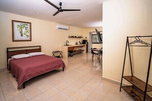 1 chambre, fer et planche à repasser, Wi-Fi, draps fournis