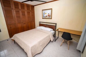 2 bedrooms, desk, iron/ironing board, WiFi